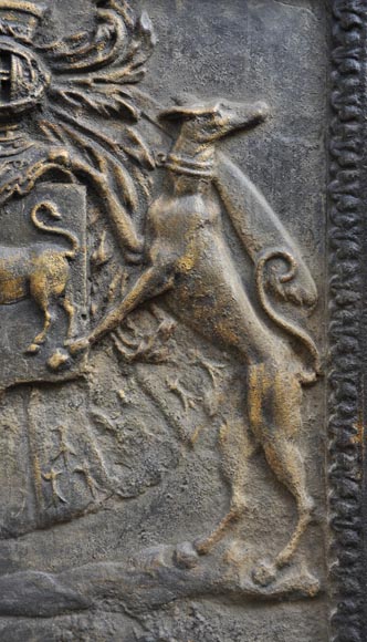 Superbe plaque de cheminée aux armes de Jean Bouhier de Savigny, première moitié du XVIIIè siècle-3