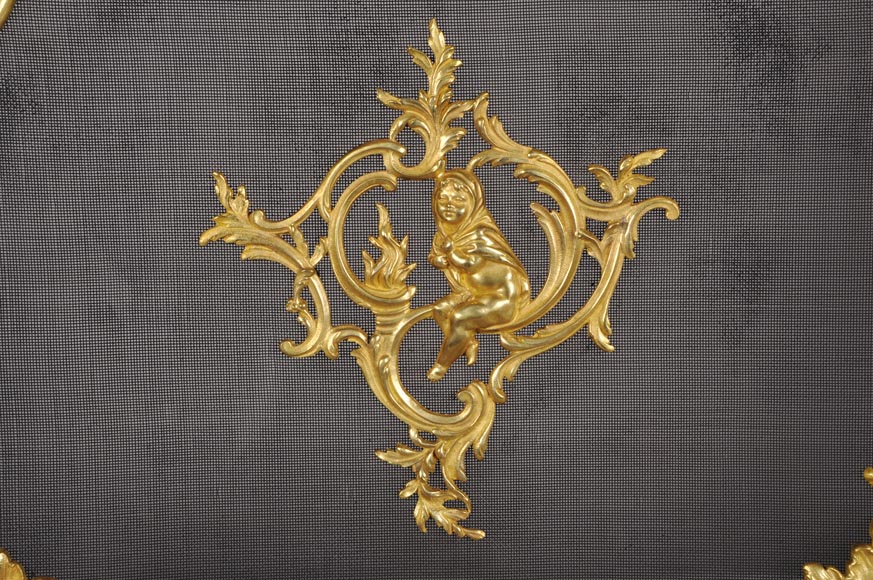 Pare étincelle ancien de style Louis XV en bronze doré à l'Allégorie de l'Hiver-1