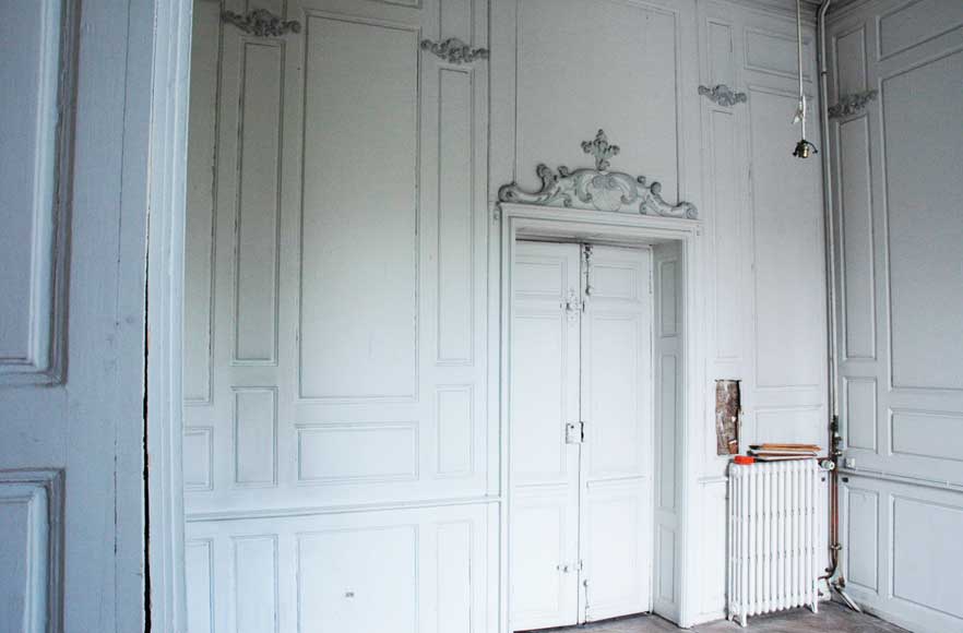 Pièce de boiserie du XVIIIème siècle et son parquet d'origine.-2