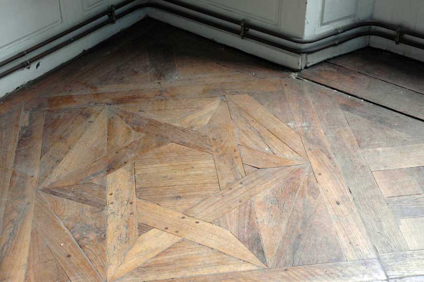 Pièce de boiserie du XVIIIème siècle et son parquet d'origine.-25