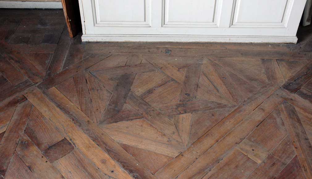 Pièce de boiserie du XVIIIème siècle et son parquet d'origine.-28