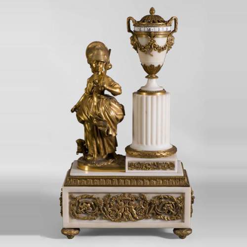 Rare horloge à cadran tournant de style Louis XVI à la petite bergère, marbre Statuaire et bronze doré