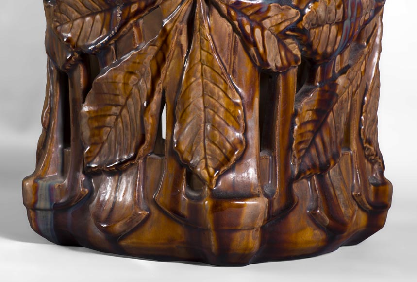 Rare tabouret Art Nouveau en céramique à décor ajouré de feuilles de marronnier-3