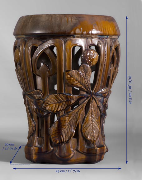 Rare tabouret Art Nouveau en céramique à décor ajouré de feuilles de marronnier-5