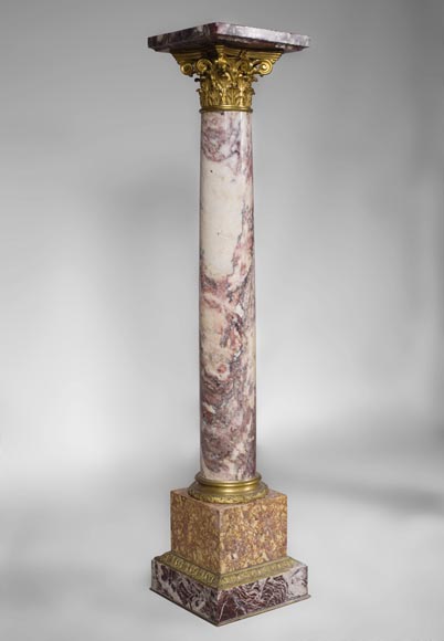 Très belle paire de colonnes en marbre Brèche Violette, Brocatelle Jaune et Levanto Rouge à ornements de bronze doré-6