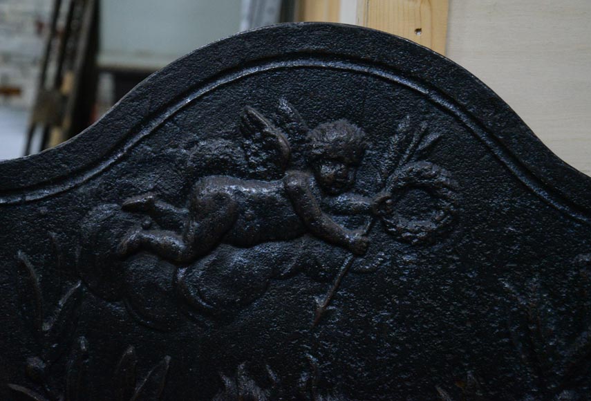 Deux coeurs brûlant sur un autel, ancienne petite plaque de cheminée d'époque Louis XVI -1