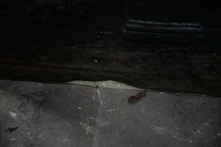 Deux coeurs brûlant sur un autel, ancienne petite plaque de cheminée d'époque Louis XVI -5