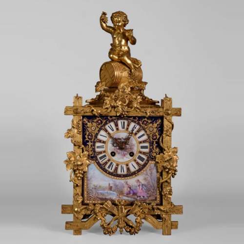 Pendule d'époque Napoléon III en porcelaine et bronze doré sur le thème de la vigne