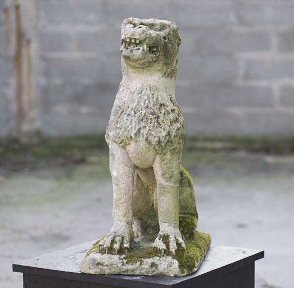 Lion, statue ancienne de jardin en pierre du XVIIè siècle-0