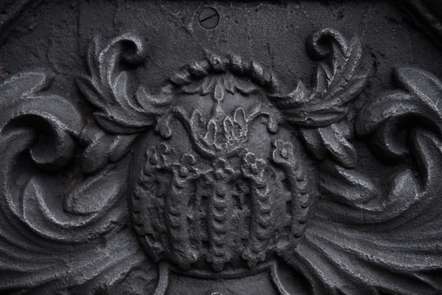Plaque de cheminée ancienne du XVIIIè siècle aux armes de la famille Fontaine de Biré-2