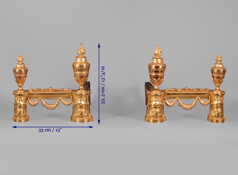 Belle paire de chenets en bronze de style Napoléon III aux trophées militaires -7