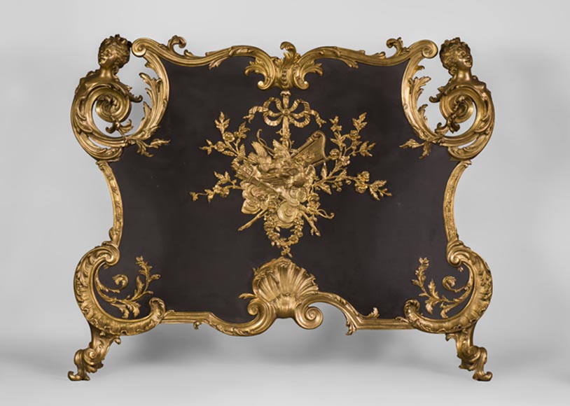 François LINKE (1855-1946) and BOUHON Frères - Gilt bronze firescreen adorned with espagnolettes and attributes of love_fr