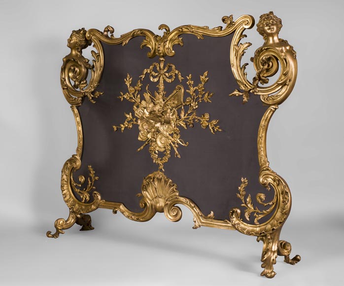 François LINKE (1855-1946) and BOUHON Frères - Gilt bronze firescreen adorned with espagnolettes and attributes of love_fr