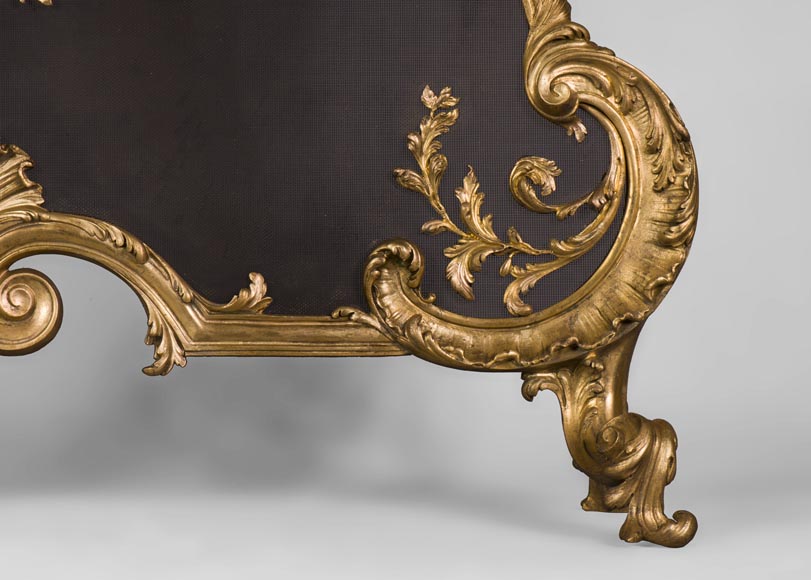 François LINKE (1855-1946) and BOUHON Frères - Gilt bronze firescreen adorned with espagnolettes and attributes of love_fr