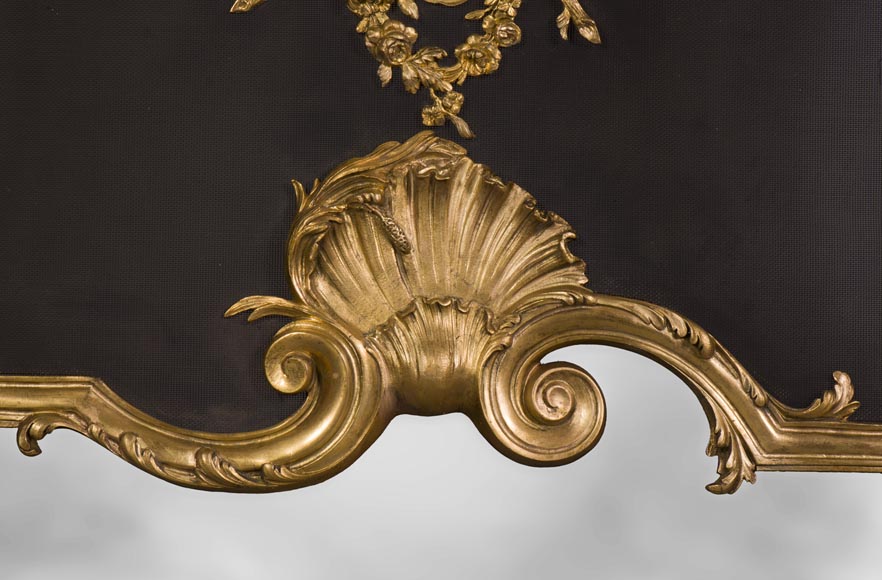 François LINKE (1855-1946) and BOUHON Frères - Gilt bronze firescreen adorned with espagnolettes and attributes of love_fr