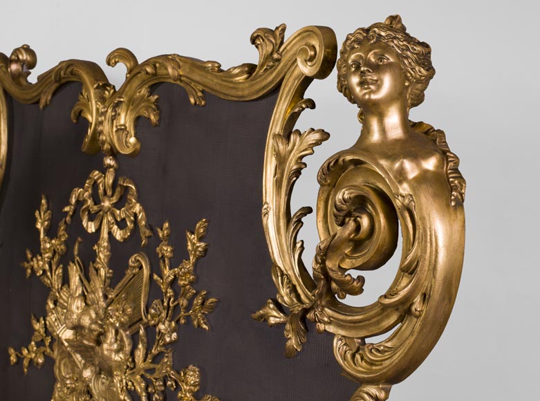 François LINKE (1855-1946) and BOUHON Frères - Gilt bronze firescreen adorned with espagnolettes and attributes of love_fr