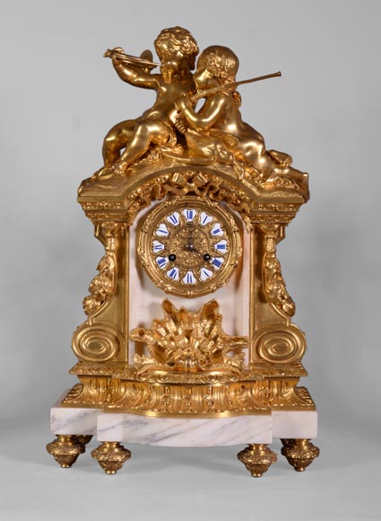 Maison DENIERE - Garniture de cheminée de style Napoléon III, en marbre et bronze doré, à décor d'enfants-2