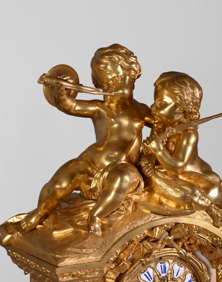 Maison DENIERE - Garniture de cheminée de style Napoléon III, en marbre et bronze doré, à décor d'enfants-4