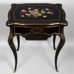 Julien-Nicolas RIVART (1802-1867) - Table à ouvrage en poirier noirci à décor de fleurs des champs en marqueterie de porcelaine