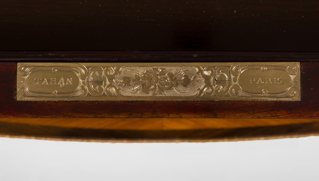 Maison TAHAN et Julien-Nicolas RIVART (1802-1867) - Belle table à ouvrage à bouquet de fleurs en marqueterie de porcelaine et ornements de bronze doré-4