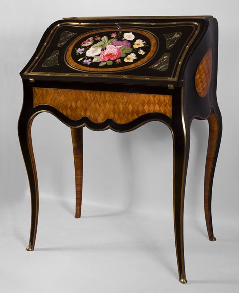 Julien-Nicolas RIVART (1802-1867) - Bureau de pente galbé à marqueterie de losanges et bouquet de fleurs en incrustation de porcelaine-1