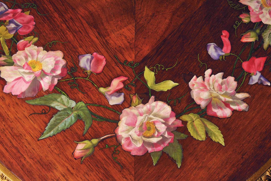 Julien-Nicolas RIVART (1802-1867) - Table en bois de rose de style Louis XV à décor de couronne de pivoines en marqueterie de porcelaine -3