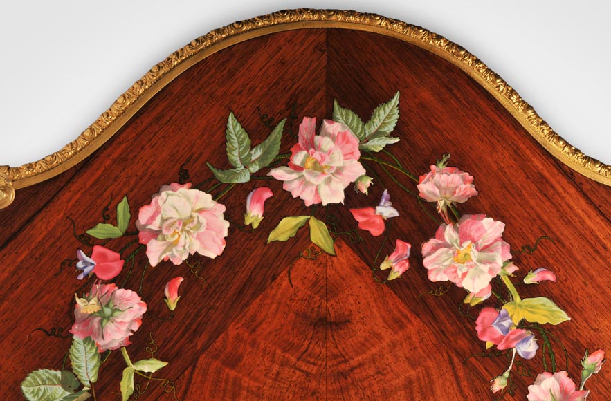 Julien-Nicolas RIVART (1802-1867) - Table en bois de rose de style Louis XV à décor de couronne de pivoines en marqueterie de porcelaine -6