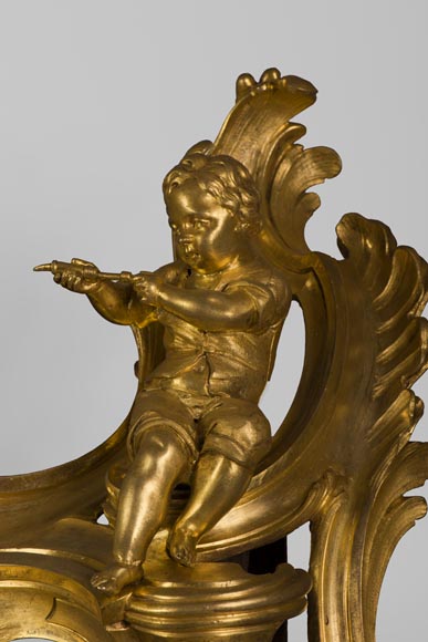 Superbe paire de chenets en bronze doré d'époque Louis XV aux putti soufflant des bulles de savon, dorure d'origine-6
