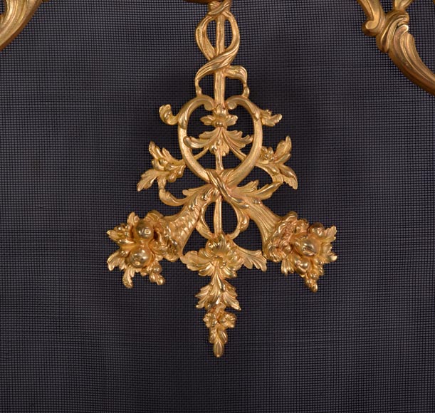 Pare-étincelles ancien de style Louis XV à décor de cornes d'abondance-1