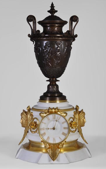 Importante pendule double face de style Napoléon III en marbre statuaire et bronze-7