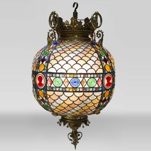 Très beau lustre sphérique en vitrail de style Néo-Gothique, fin du XIXè siècle