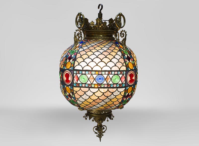 Très beau lustre sphérique en vitrail de style Néo-Gothique, fin du XIXè siècle-0