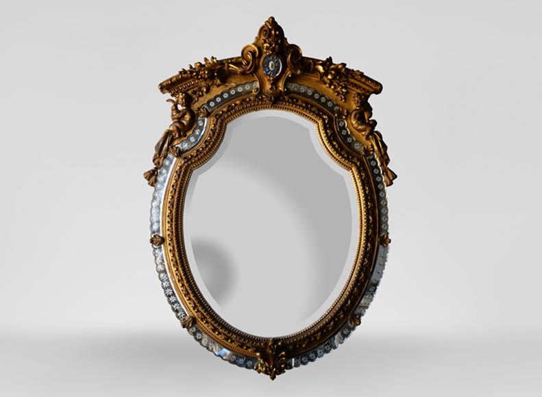 Beau miroir ancien à parecloses de style Napoléon III à décor de putti-0