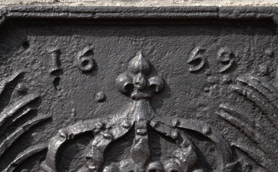 Plaque de cheminée ancienne en fonte d'époque 18 ème Louis XVI-fr