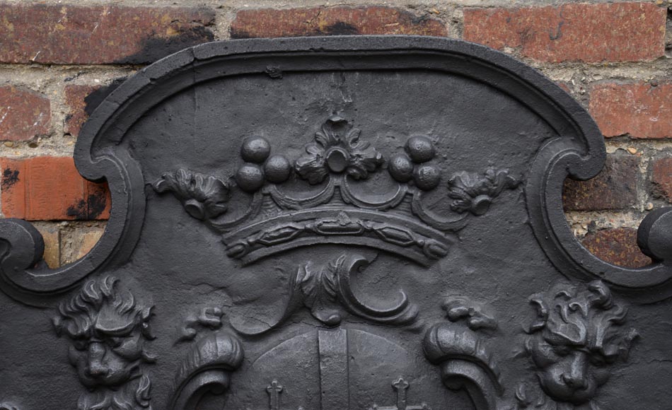 Belle plaque de cheminée ancienne aux armes de la famille de Cléron, Lorraine, XVIIIè siècle-2