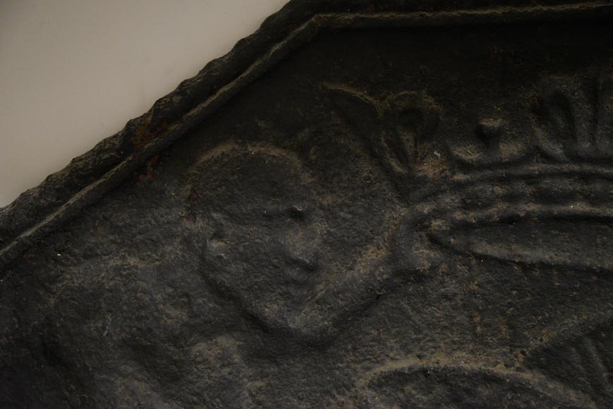 Rare plaque de cheminée ancienne du XVIIè siècle avec Satan-3