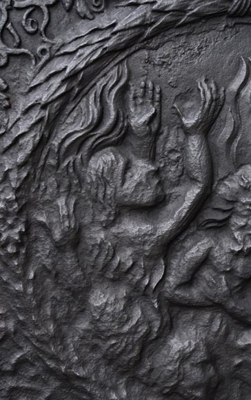 Plaque de cheminée ancienne représentant les Damnés brûlant en Enfer -2