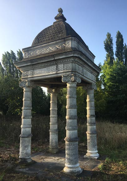 Temple d'Amour en pierre sculptée d'après le modèle du Château du Prince Noir près de Bordeaux-0