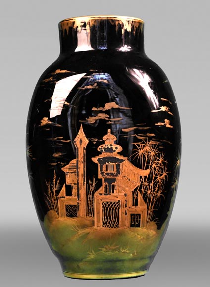 Cristalleries du Val Saint-Lambert, Paire de vases au paysage japonisant, vers 1880-1