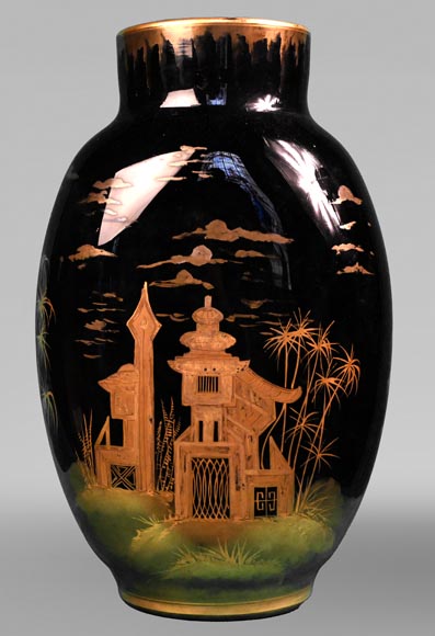 Cristalleries du Val Saint-Lambert, Paire de vases au paysage japonisant, vers 1880-4