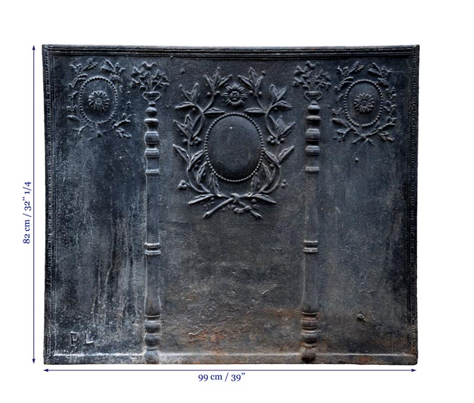 Importante plaque de cheminée ancienne aux Colonnes d'Hercule et branches de laurier de style Louis XVI-7