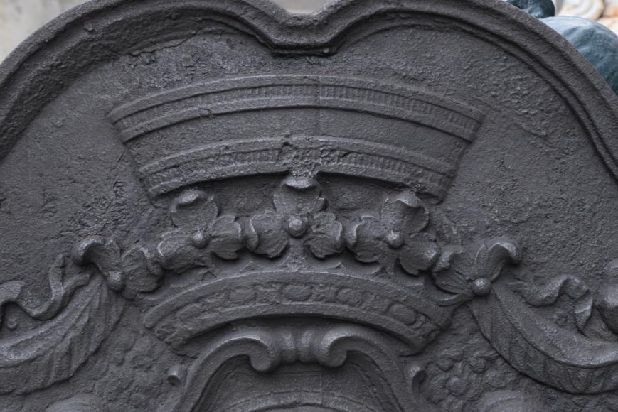 Belle plaque de cheminée ancienne aux armes de la famille Fyot, XVIIIè siècle-2