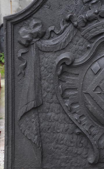 Belle plaque de cheminée ancienne aux armes de la famille Fyot, XVIIIè siècle-3