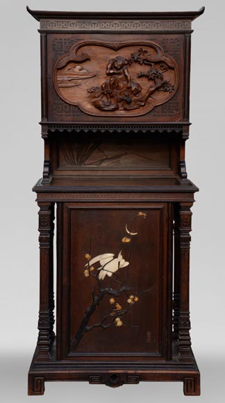 Petit meuble japonisant à décor sculpté et de marqueterie de nacre et d'ivoire-0