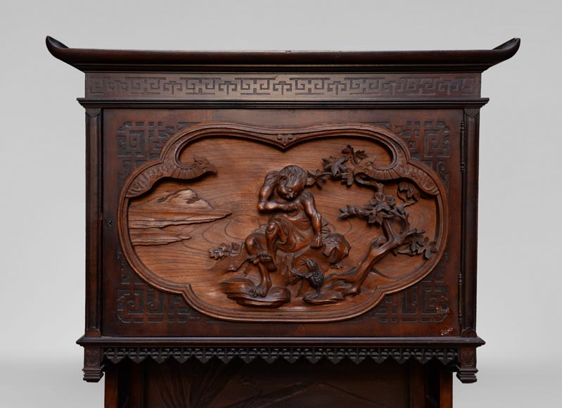 Petit meuble japonisant à décor sculpté et de marqueterie de nacre et d'ivoire-1