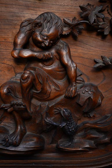 Petit meuble japonisant à décor sculpté et de marqueterie de nacre et d'ivoire-2