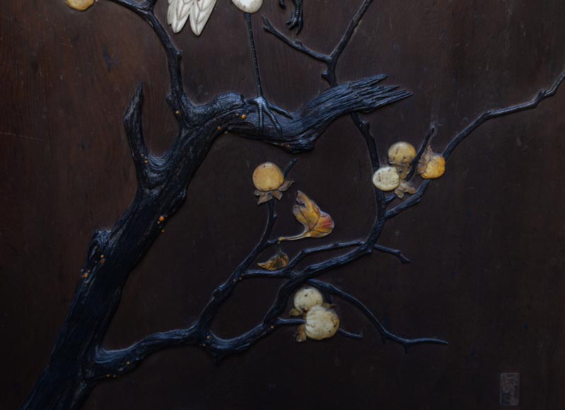 Petit meuble japonisant à décor sculpté et de marqueterie de nacre et d'ivoire-6