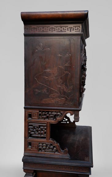 Petit meuble japonisant à décor sculpté et de marqueterie de nacre et d'ivoire-7