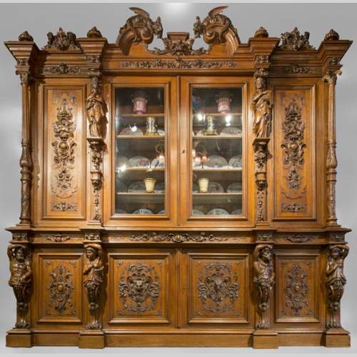 Buffet de style Néo-Renaissance richement sculpté