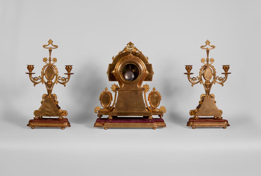 Garniture de cheminée de style Néo-Pompéien, en bronze doré et porcelaine rouge-10